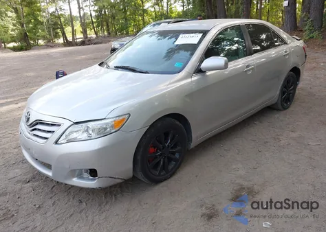 2010 Toyota Camry Le z USA, uszkodzony, nr VIN 4T1BF3EK1AU055873